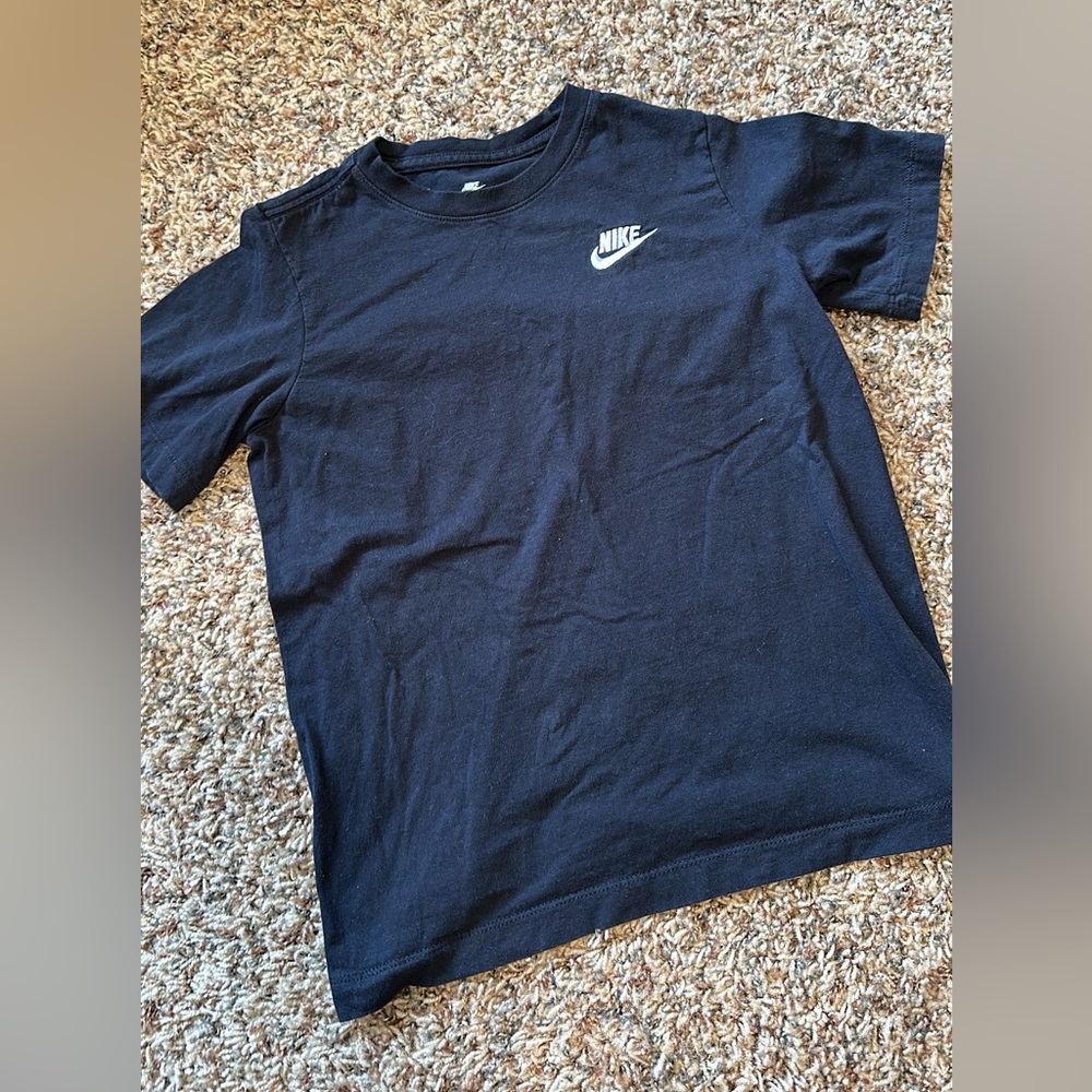 Nike Essential Black Tee